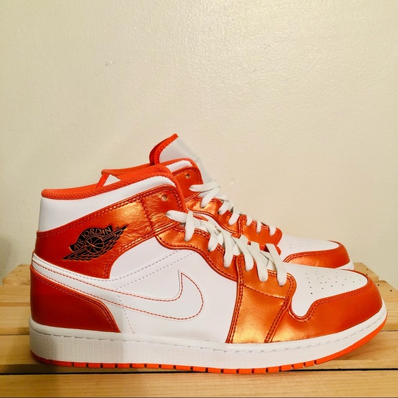 Air Jordan 1 Mid Se Electro Orange Size 11 - Picture 2 of 9